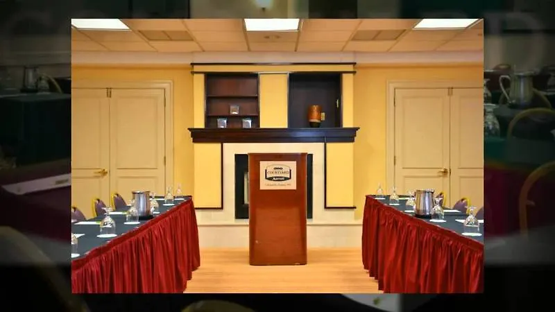 Courtyard By Marriott New York Laguardia Airport Hotel