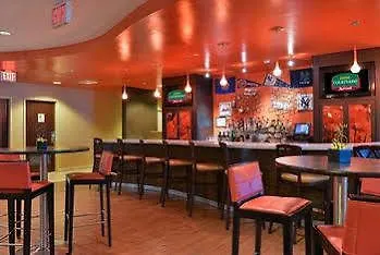 Courtyard By Marriott New York Laguardia Airport Hotel
